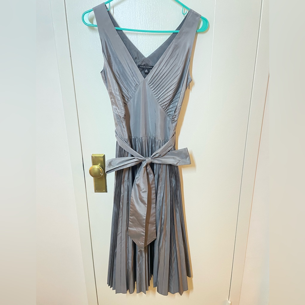 Gorgeous Banana Republic Gray Silk Dress Size 2